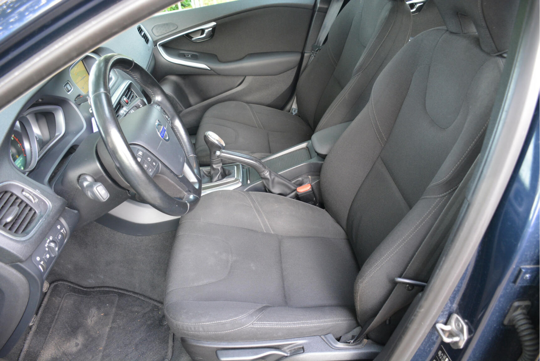 Volvo-V40-12