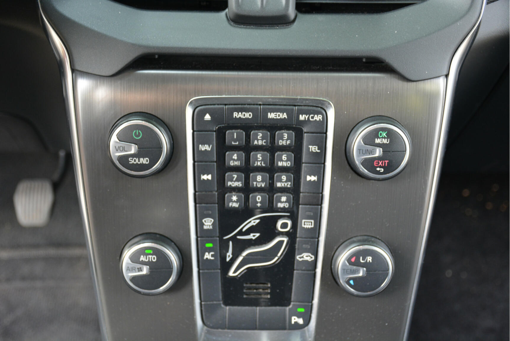 Volvo-V40-6